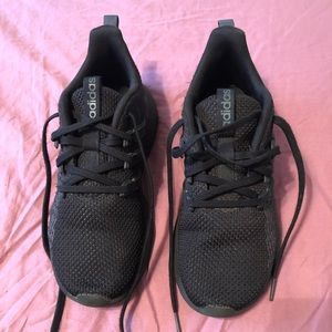 Adidas mens shoes size 5.  Black tennis shoes like new.